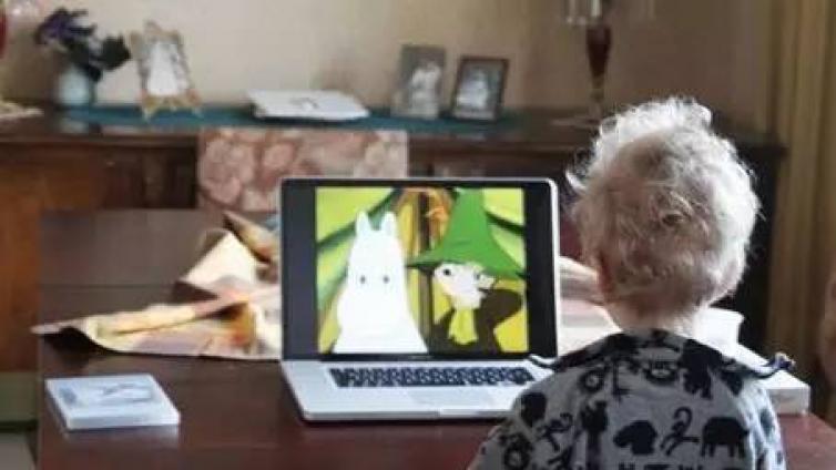 家庭教育：电子产品损害的不止是孩子的视力！美国儿科学会教你量身定做“限看令”