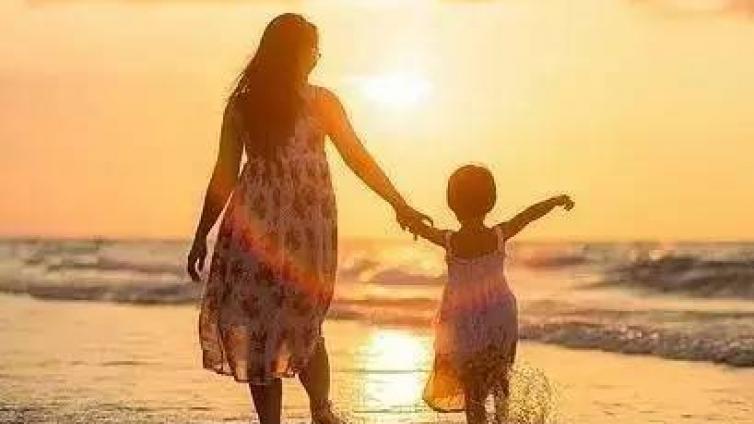 家庭教育：美国家长：0到18岁不同阶段这样教孩子防性侵