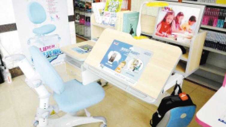 【家庭教育】可升降学习桌能预防近视？