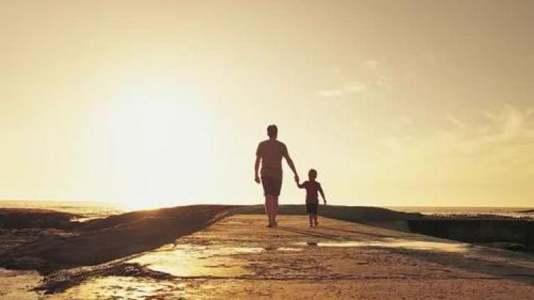 【家庭教育】爱要怎么说出口？中国父子的心里好难受......