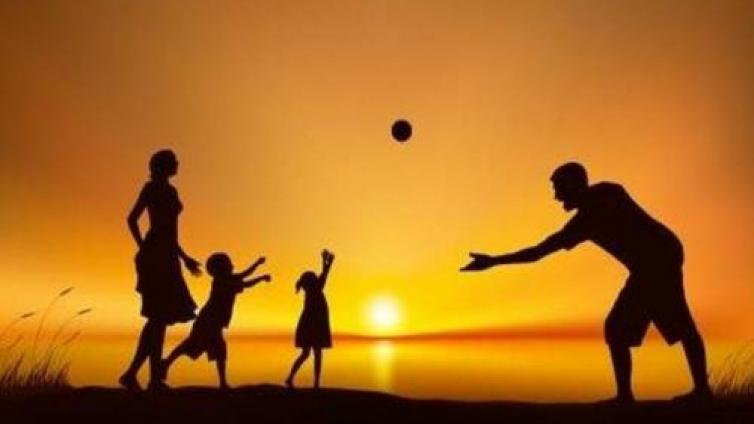 【家庭教育】孩子成长最需要父母做的事情：陪伴、互动，让他亲自动手去尝试 