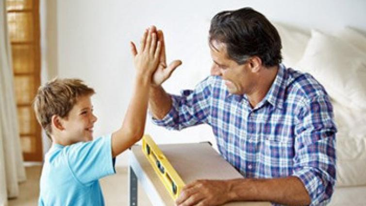 【家庭教育】表扬孩子也需要智慧，爸爸妈妈快来学习！