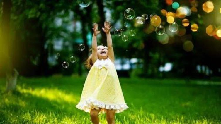 【最智慧家庭教育】让孩子幸福的信念：一切从爱自己开始