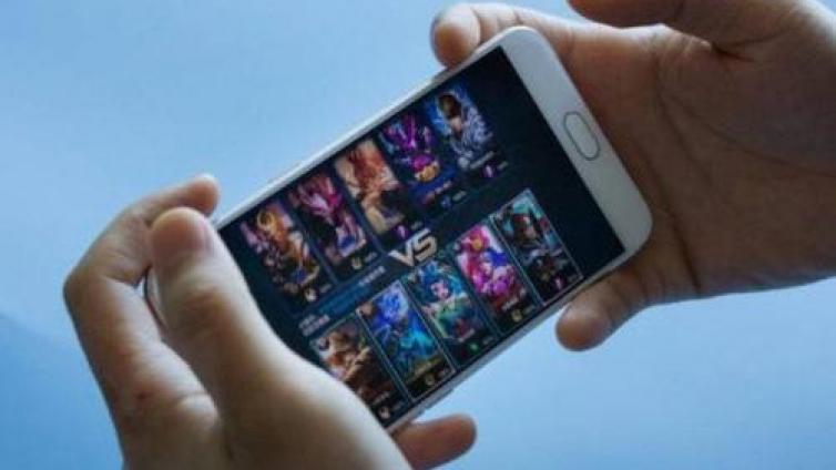 【最智慧家庭教育】电子产品不是洪水猛兽，父母要区别对待