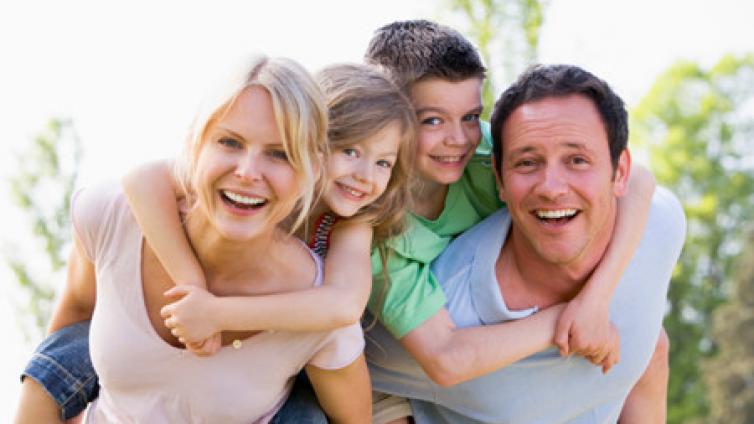 【最智慧家庭教育】父母要给孩子传递正能量