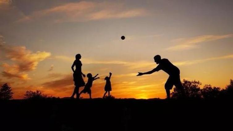 【最智慧家庭教育】父母过多的控制让孩子未来缺乏幸福感