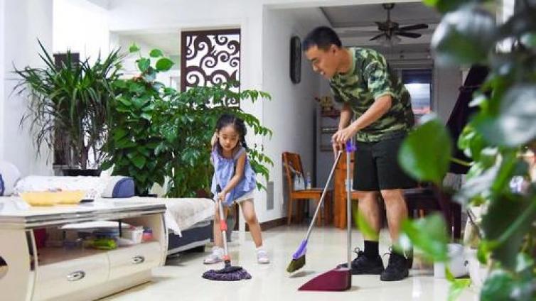 【最智慧家庭教育】养成做家务的习惯能够提高智商和情商 