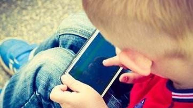 【最智慧家庭教育】亲子关系糟糕是孩子沉迷网络的主要原因