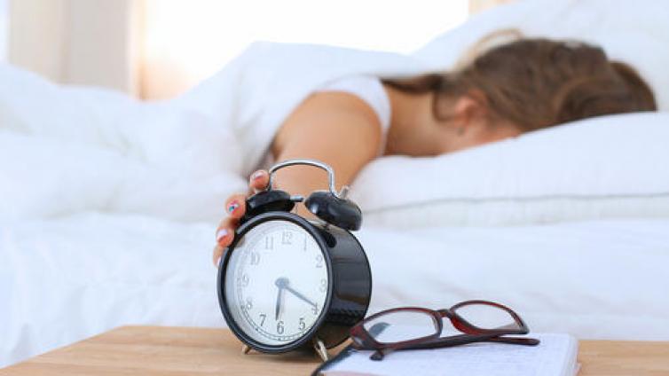 【最智慧家庭教育】假期无痛早起法，高效一整天！