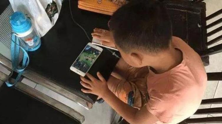 【最智慧家庭教育】没有了家庭作业，让孩子上网、玩手机、打游戏吗？