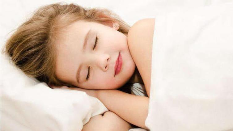 【最智慧家庭教育】孩子从小和谁睡，结果大不同？背后其实没有这么简单……