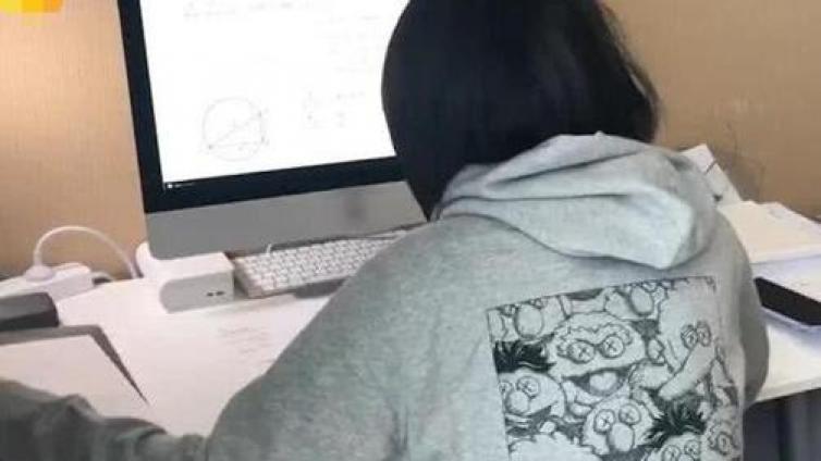 【最智慧家庭教育】初二女生凌晨三点写完作业喜极而泣：给学生留作业，不妨学学衡中