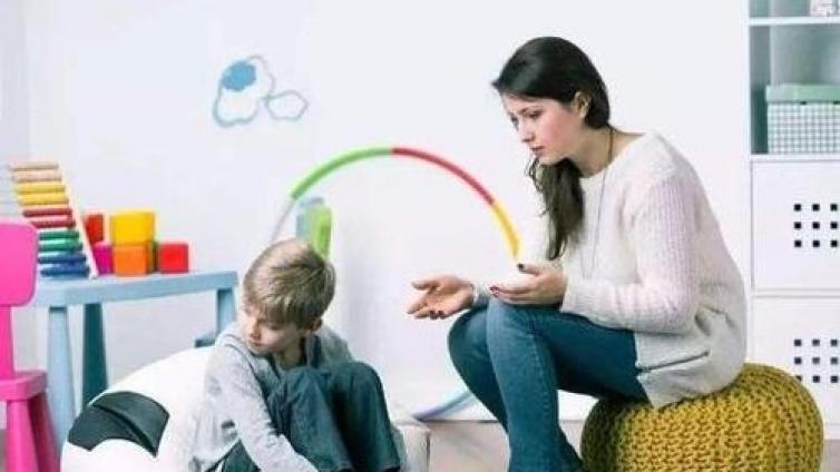 【最智慧家庭教育】养出跟父母不亲的孩子是双方的不幸，注意这几点就可以避免 