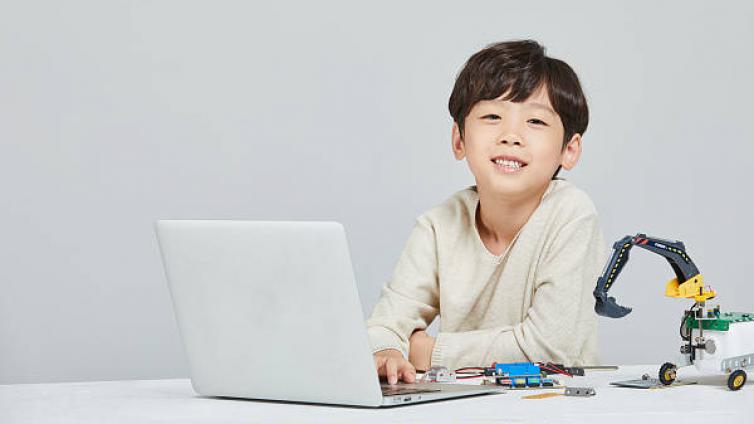 【最智慧家庭教育】少儿编程市场火爆 儿童是否有必要提早接触编程课 