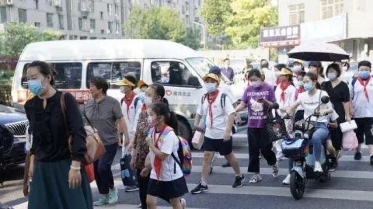 【最智慧家庭教育】接送难题如何“破”？课后服务能否“选修化”？北京市教委回应 