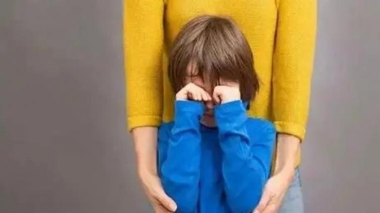 【最智慧家庭教育】曾被嘲最丑“星”二代，如今全网称赞：多少优秀孩子，被标签毁了 
