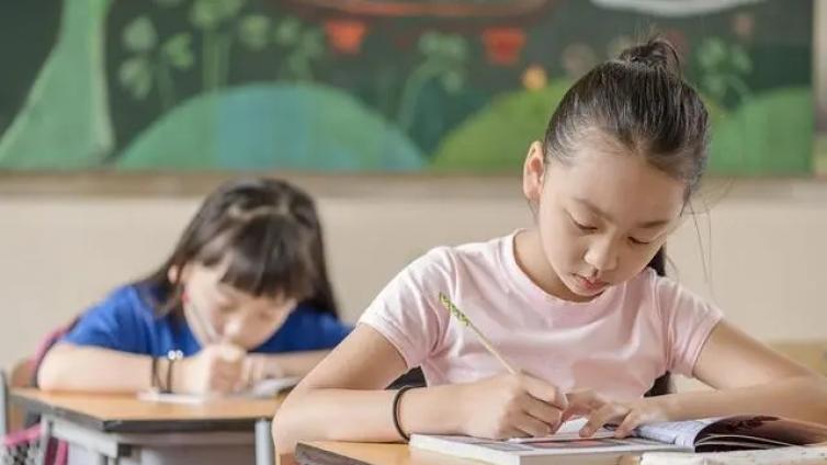 【最智慧家庭教育】小时候老实巴交的孩子，长大后无非变成两种样子，不利于未来发展 