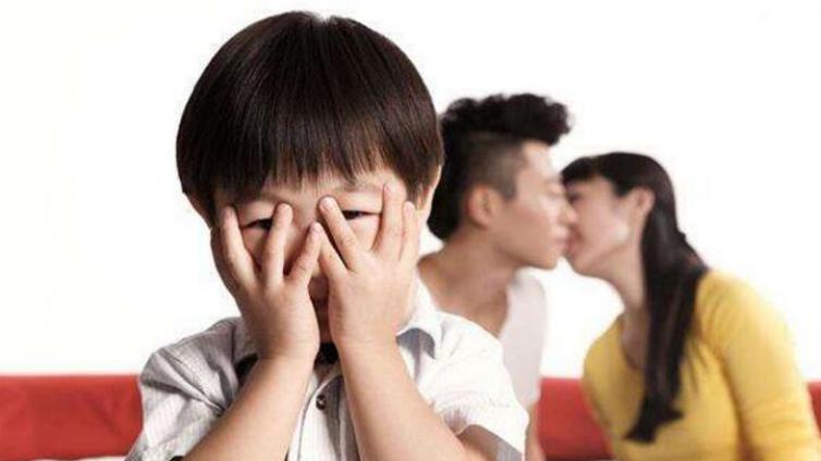 【最智慧家庭教育】“爸爸，你为什么半夜起来打妈妈？”妈妈的回答，值得所有人借鉴 