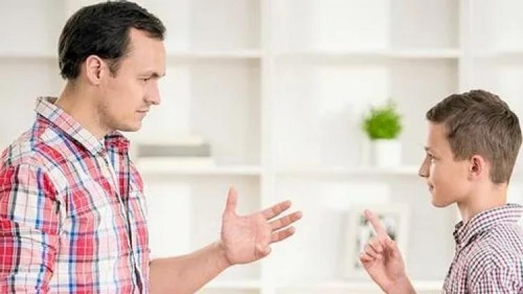 【最智慧家庭教育】初中生被老师强行剃光头自杀：对孩子，什么该管什么不该管？ 