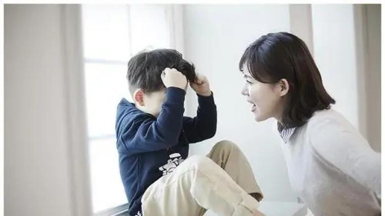【最智慧家庭教育】父母的唠叨，是伤害孩子的慢性毒药