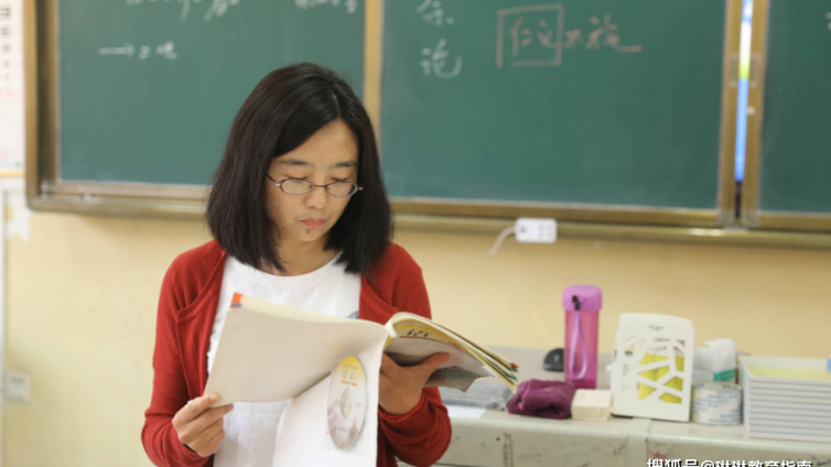 【最智慧家庭教育】小学女老师霸气回怼校长，绝不向家长低头，事后家长带学生转学
