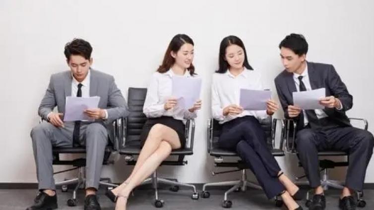 【最智慧家庭教育】“大学毕业后别再跟我要钱”这是明智还是自私？父母可以这样做 