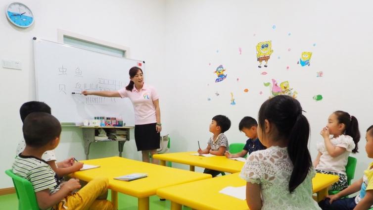  【中教院】孩子第一天去幼儿园不哭不闹，其实大有问题，家长别不在意 