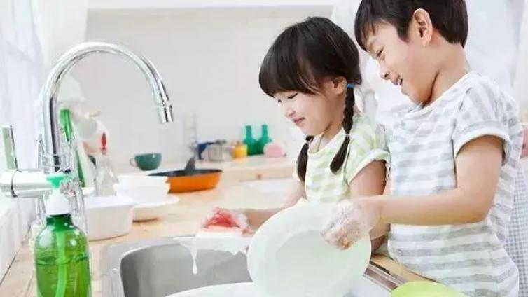 【最智慧家庭教育】当“做家务”被写进教育政策后，你都给娃安排了哪些家务？ 